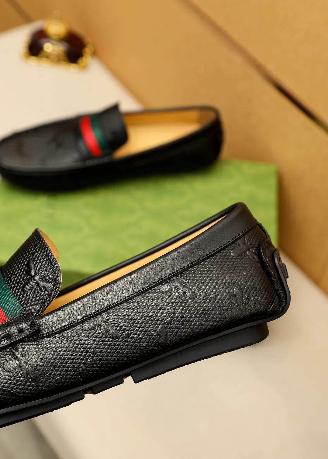 Men's shoes 💰380 💐 Product trademark: GUCCI "Gucci" Doudou shoes Regular size: 38-44 (45.46.47🉑️Customized) Product materials: Selected imported first-layer calfskin embossed upper, imported pig 🐖 leather lining. Strong three-dimensional visual effect, original outsole color: 1⃣️color optional